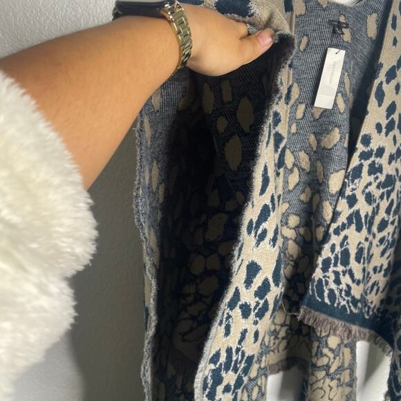 Ann Taylor Womens Pancho Size OS Animal Print Asymmetrical Hem Open Front Wrap - Picture 7 of 12